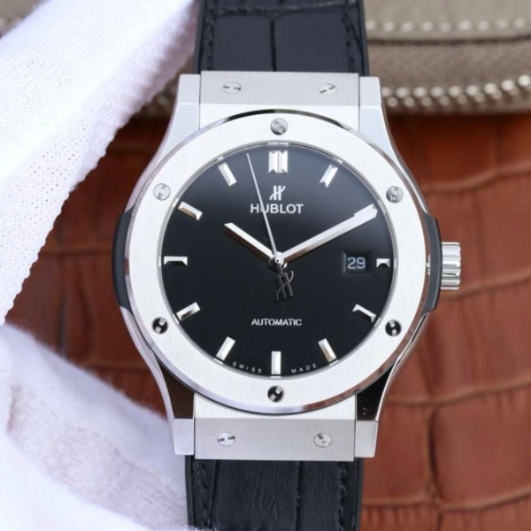 JJ공장 위블로 클래식 퓨전 티타늄 블랙 다이얼 러버 스트랩 42mm 542.NX.1171.RX