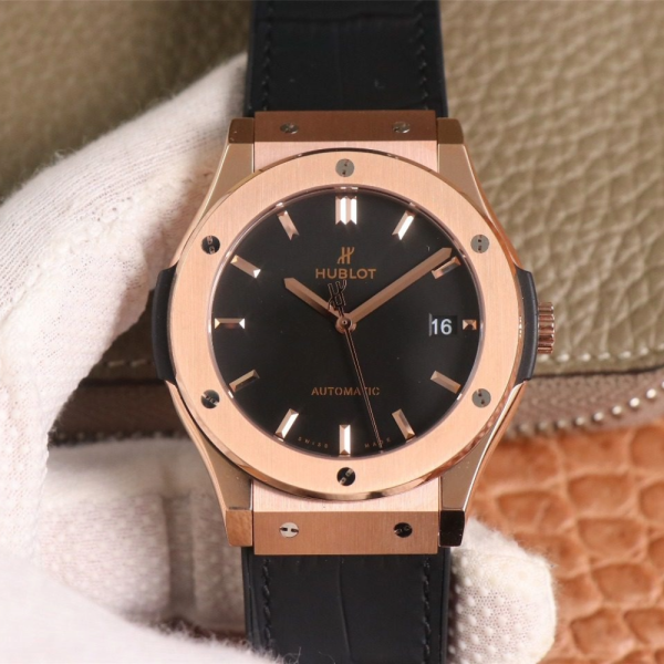 WWF공장 위블로 클래식 퓨전 로즈골드 블 랙다이얼 러버 스트랩 45mm 511.OX.1181.LR