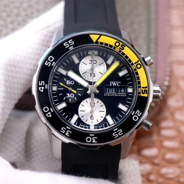 IWS공장 IWC 아쿠아타이머 마린 크로노그래프 블랙 다이얼 44mm 러버 스트랩 IW376709