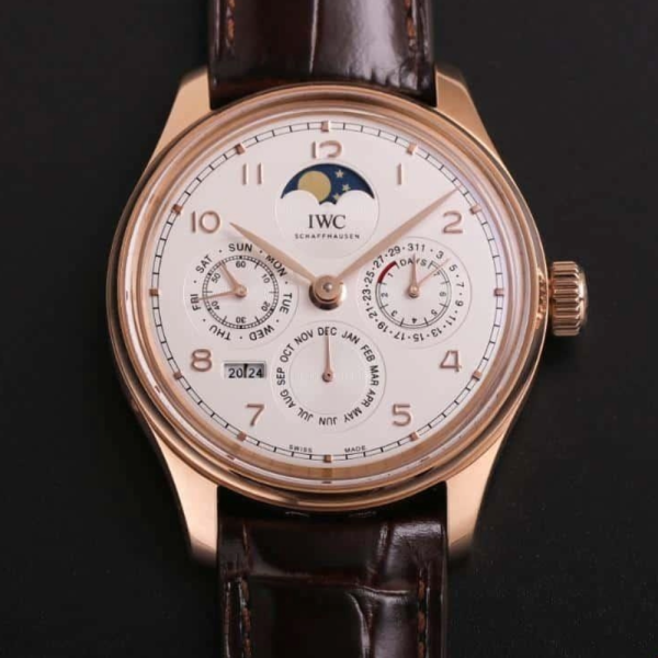 V9공장 IWC 포르투기저 퍼페츄얼 문페이즈 로즈골드 화이트 다이얼 레더 스트랩 41mm IW503302