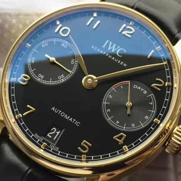 ZF공장 IWC 포르투기저 세븐데이즈 골드 블랙 다이얼 레더 스트랩 42.3mm IW500101
