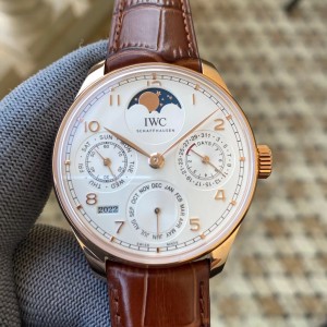 APS공장 IWC 포르투기저 퍼페츄얼 캘린더 문페이즈 로즈골드 화이트 다이얼 레더 스트랩 44.2mm IW503302