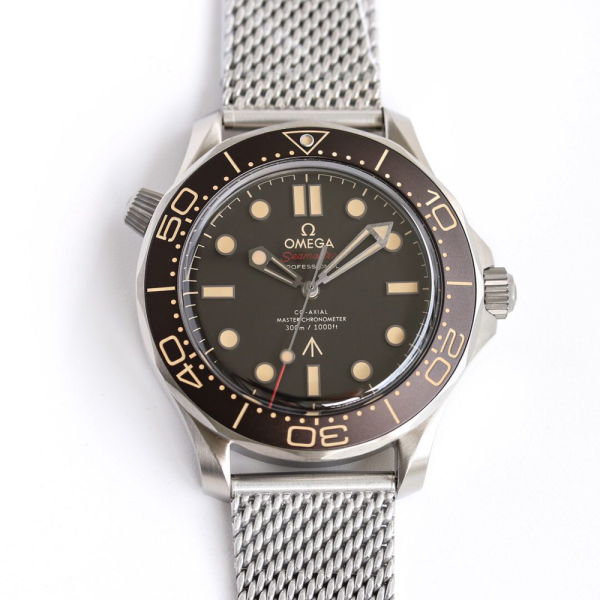 OR공장 오메가 씨마스터 300M 제임스 본드 007 에디션 42mm 210.90.42.20.01.001