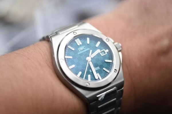 V7공장 IWC 인제니어 블루 다이얼 SS 브레이슬릿 40mm V2 IW328903