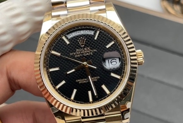 QF공장 롤렉스 데이데이트 블랙 와플 다이얼 바인덱스 YG 금통 40mm V5(텅스텐 헤비 버전) 228238