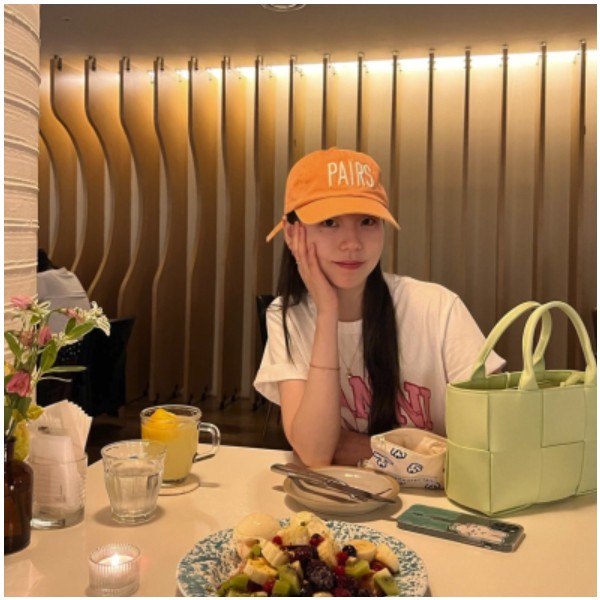 [안소희 PICK] 보테가베네타 아르코 라이트 옐로우 토트백